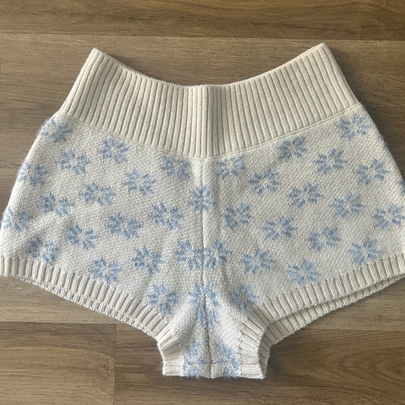 Out From Under Urban Outfitters Snowflake Knit Shorts – Rare - NWOT – Size M - Picture 7 of 7
